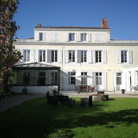Bed and Breakfast H De Surgères Exterior foto