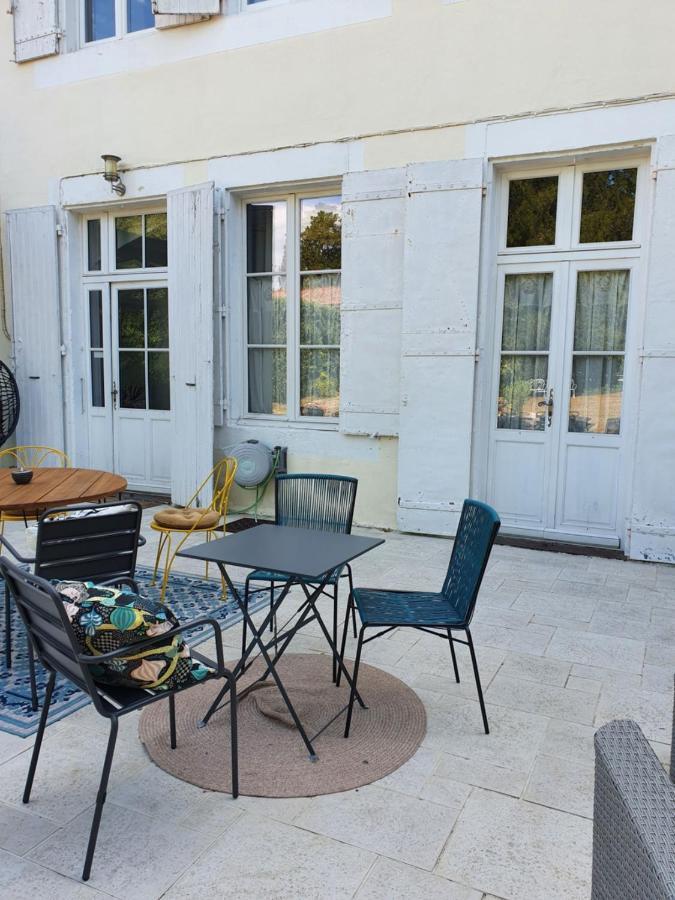 Bed and Breakfast H De Surgères Exterior foto
