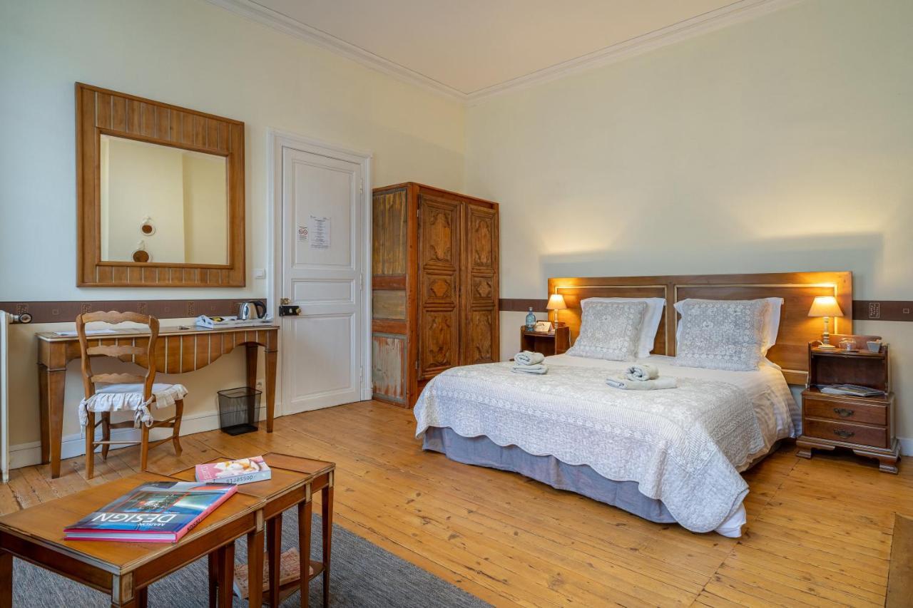 Bed and Breakfast H De Surgères Exterior foto