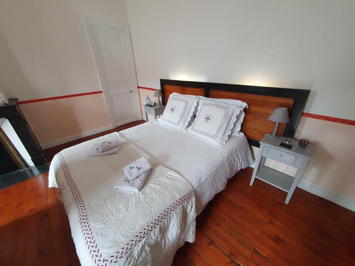 Bed and Breakfast H De Surgères Exterior foto