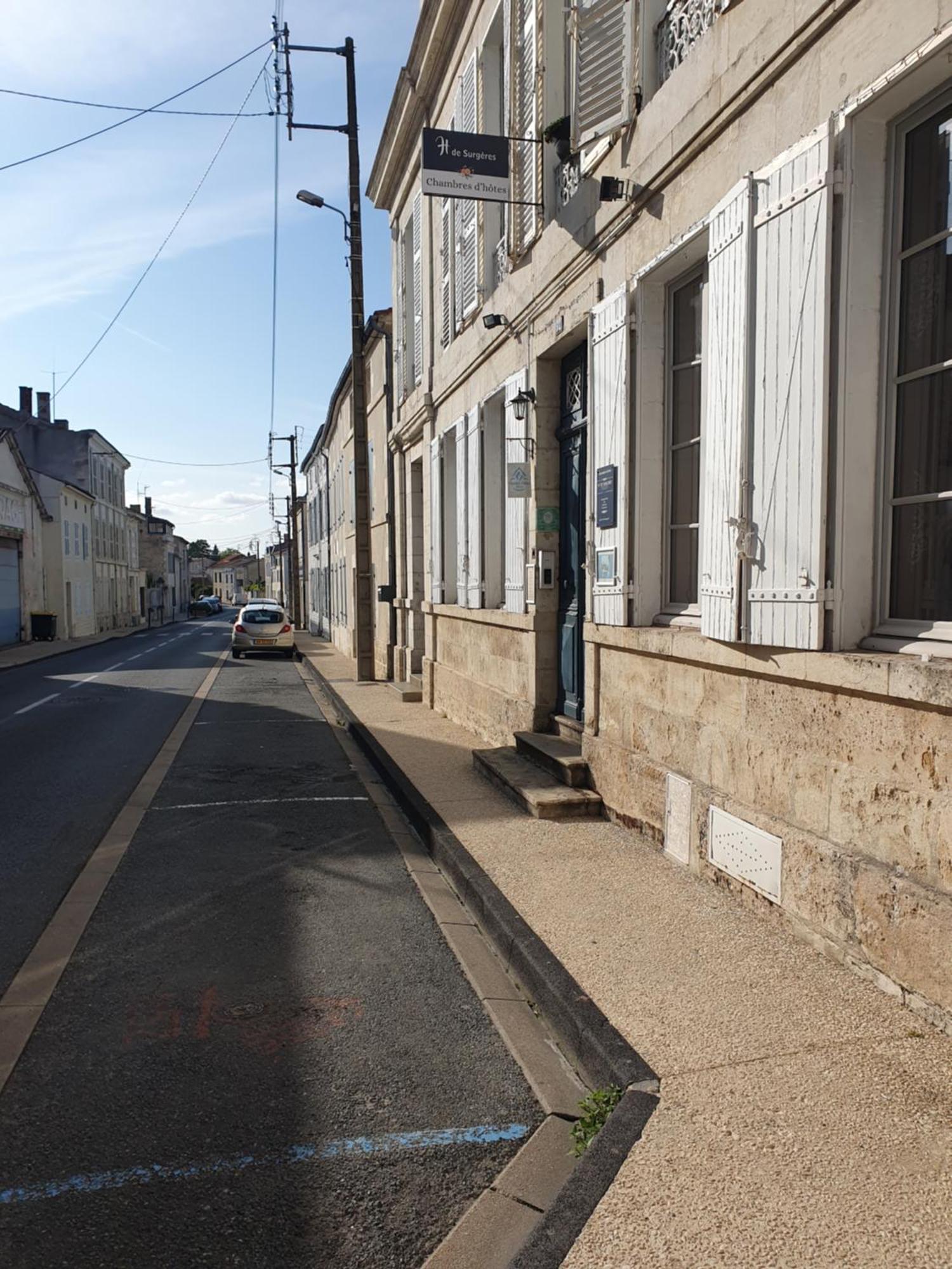 Bed and Breakfast H De Surgères Exterior foto