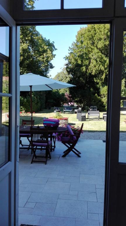 Bed and Breakfast H De Surgères Exterior foto